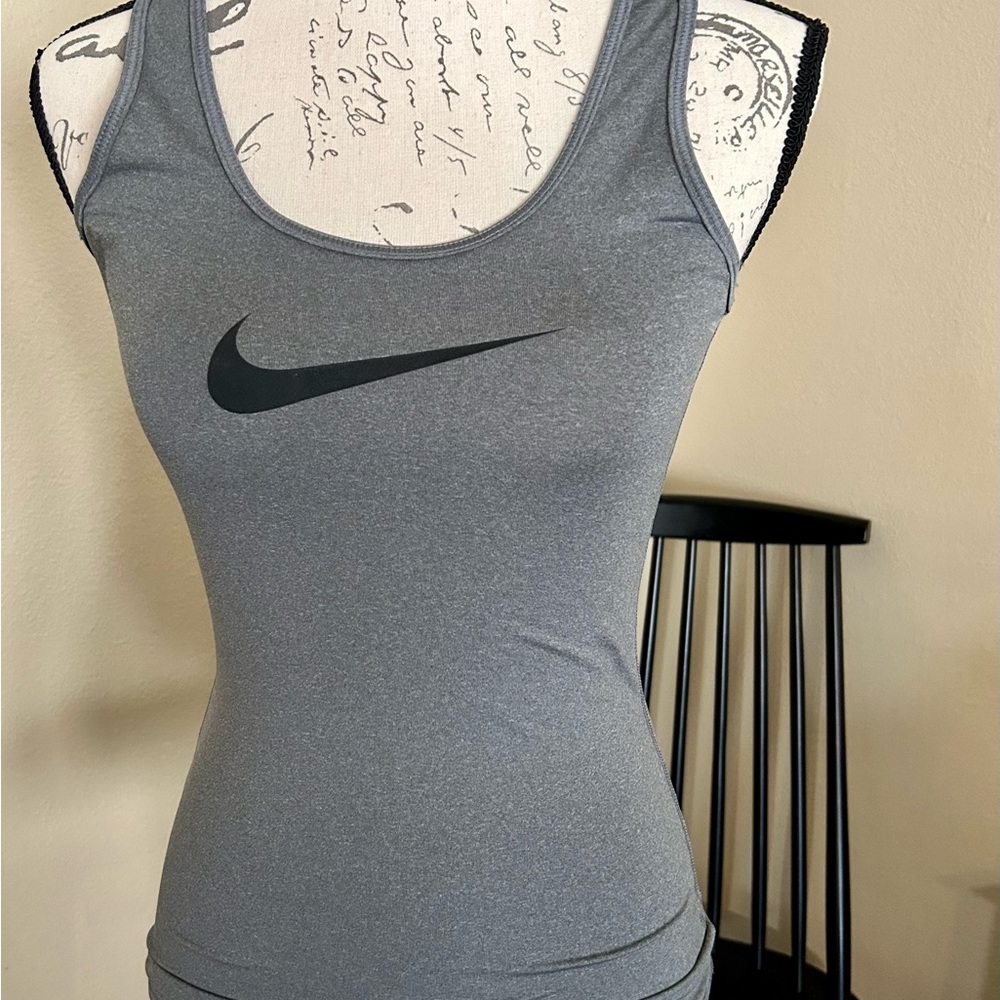Nike workout tank in excellent condition.